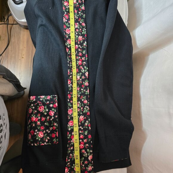 Bassett & Walker Black & Floral cardigan XL - Picture 2 of 5